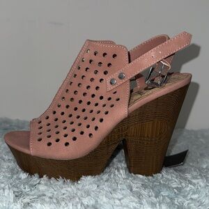 Ladies Guess platform sandals with block heels